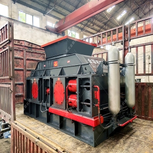 1200x800大型液壓對輥制砂機設(shè)備發(fā)貨圖片