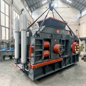 2PG1007中型對輥破碎制砂機發往廣東