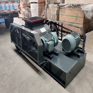 1200*1200雙齒輥破碎機，兩臺900*900軌道移動雙齒輥破碎機發往云南