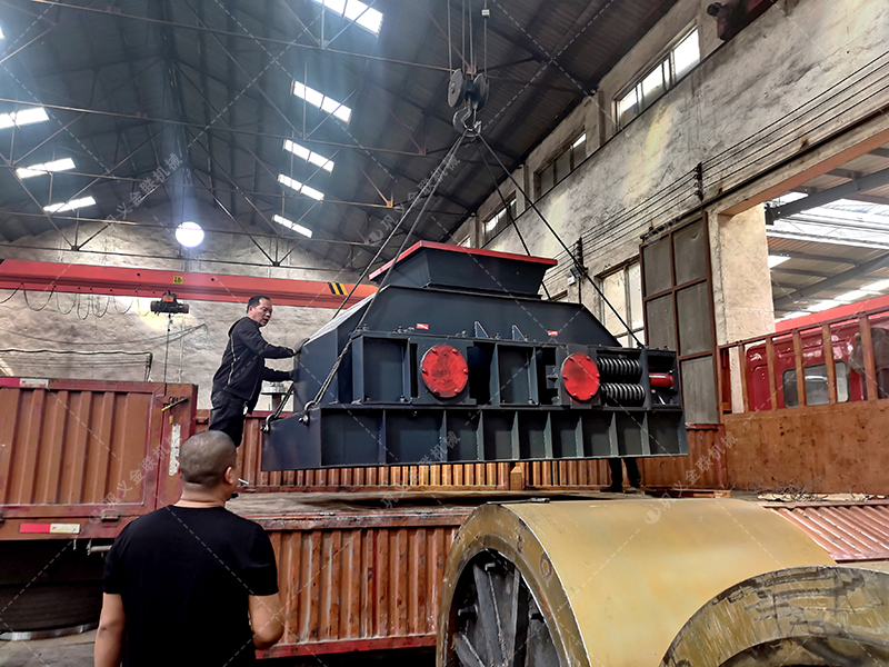 如何選擇青石制砂設(shè)備，時(shí)產(chǎn)50噸對輥制砂機(jī)多少錢一臺？