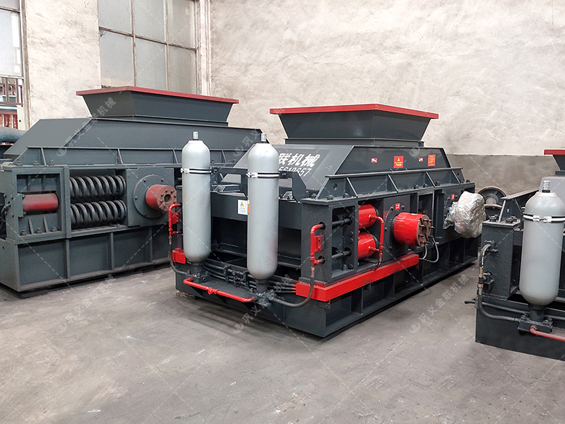 制砂用什么設備效果好？這款全自動數(shù)控對輥制砂機很不錯